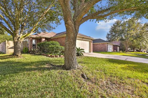 Photo of 24318 Hard Wood Drive, Huffman, TX 77336 (MLS # 35118430)