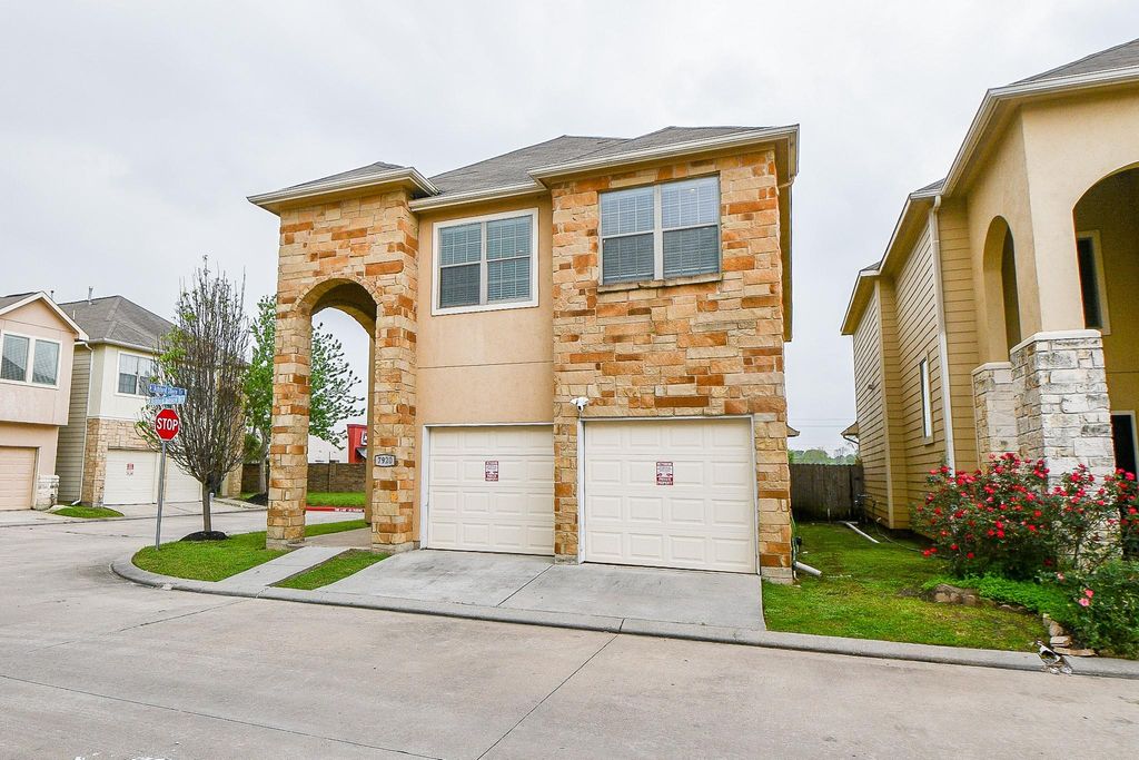 Photo of 7920 Ashford Terrace Drive, Houston, TX 77072 (MLS # 3640367)