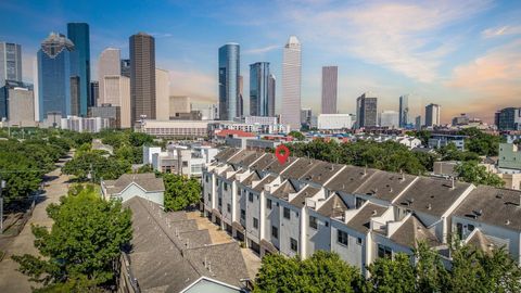 Photo of 1212 W Dallas Street, Houston, TX 77019 (MLS # 30253026)