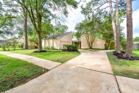 Photo of 1010 Rock Canyon Drive, Katy, TX 77450 (MLS # 81180587)