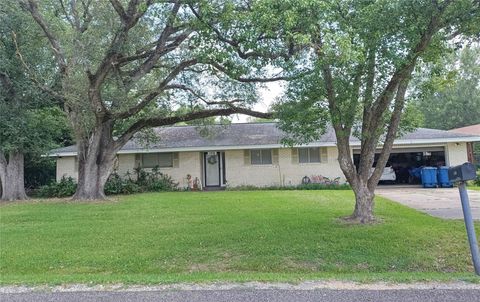 Photo of 158 Ridgewood Street, Bridge City, TX 77611 (MLS # 31670729)