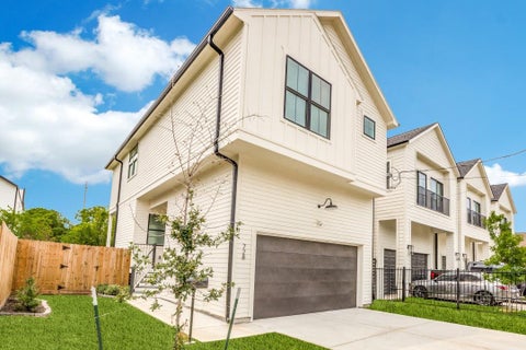 Photo of 728 E 38th Street, Houston, TX 77022 (MLS # 93178409)