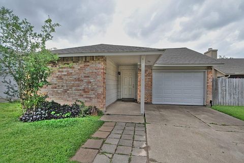 Photo of 6327 Porterway Drive, Houston, TX 77084 (MLS # 25104598)