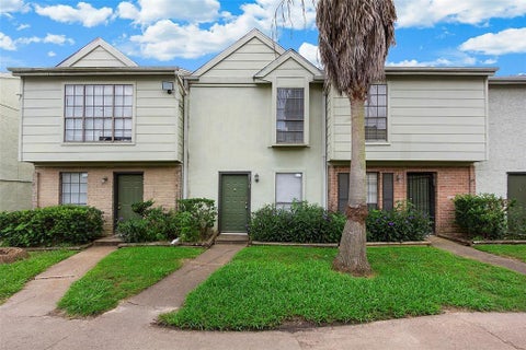 Photo of 8704 Victorian Village Drive #8704, Houston, TX 77071 (MLS # 38219690)