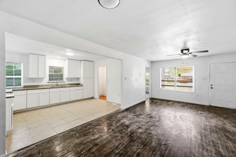 Photo of 5646 Belcrest Street, Houston, TX 77033 (MLS # 46198697)