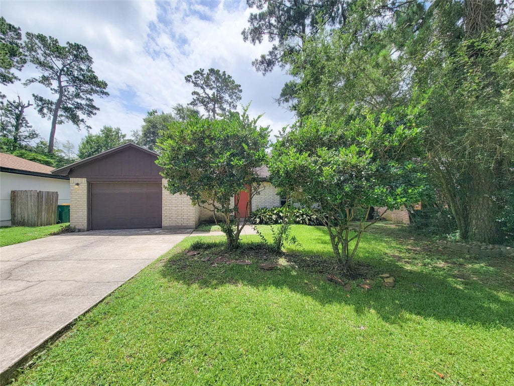 Photo of 18 N Wavy Oak Circle, The Woodlands, TX 77381 (MLS # 72154979)