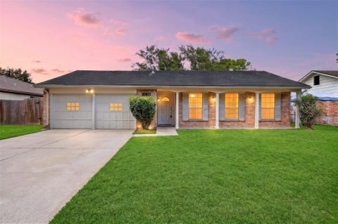 Photo of 10911 Sageleaf Lane, Houston, TX 77089 (MLS # 77115213)