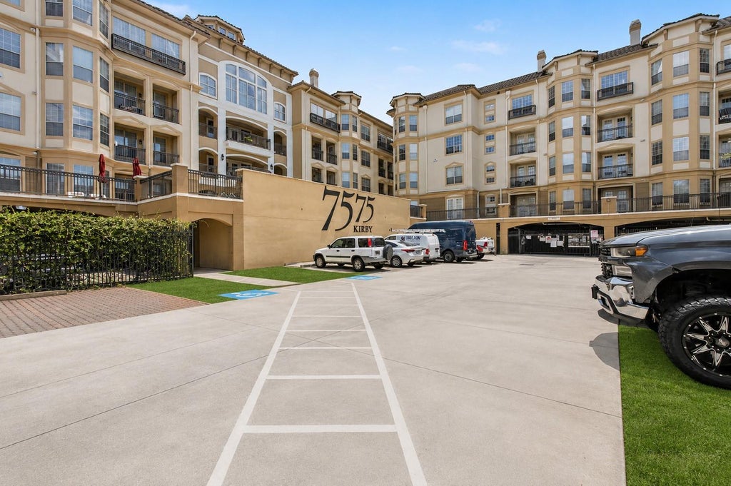Photo of 7575 Kirby Drive #1113, Houston, TX 77030 (MLS # 34307772)