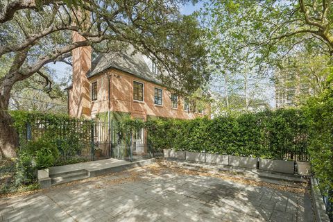 Photo of 1117 Banks St, Houston, TX 77006 (MLS # 61375804)