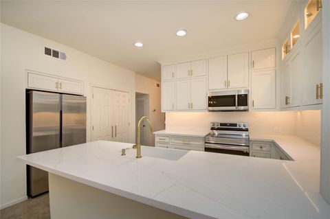 6 Town Oaks Place Bellaire TX 77401