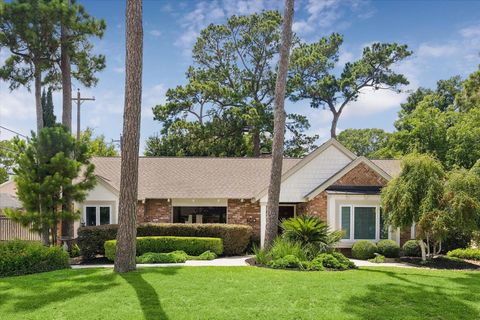 Photo of 4615 Golf Drive, Houston, TX 77018 (MLS # 29952382)