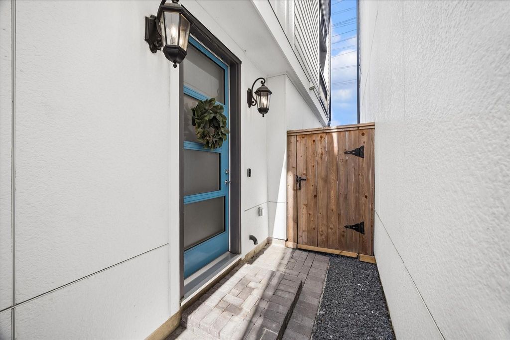 Photo of 3312 W 12th Street, Houston, TX 77008 (MLS # 55532936)