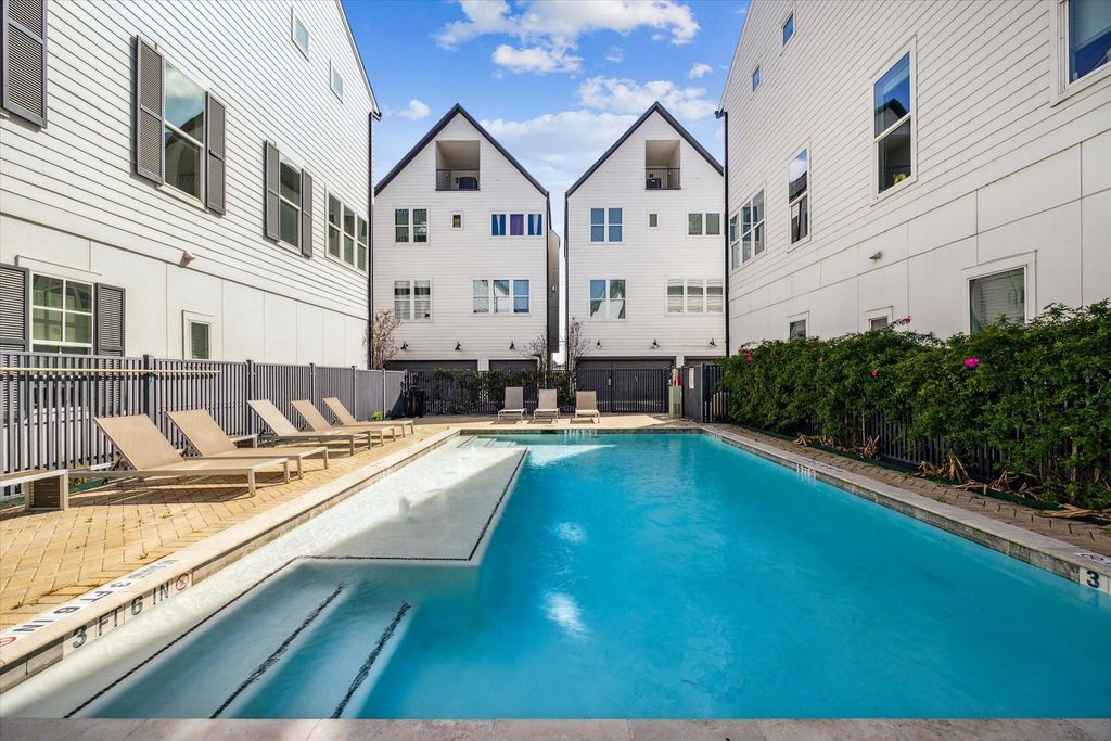 Photo of 3312 W 12th Street, Houston, TX 77008 (MLS # 55532936)