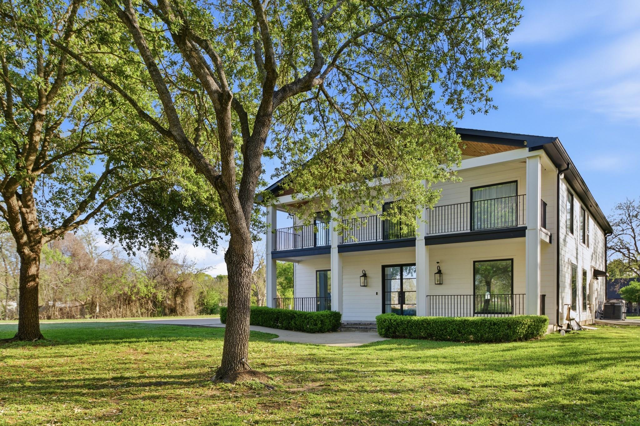 1905 Dowling Drive