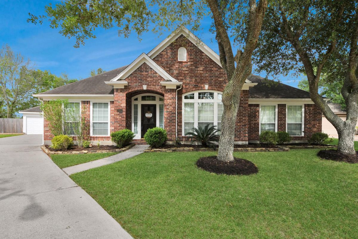 2802 Creek Bend Dr, Friendswood, TX 77546 for sale - Stessa