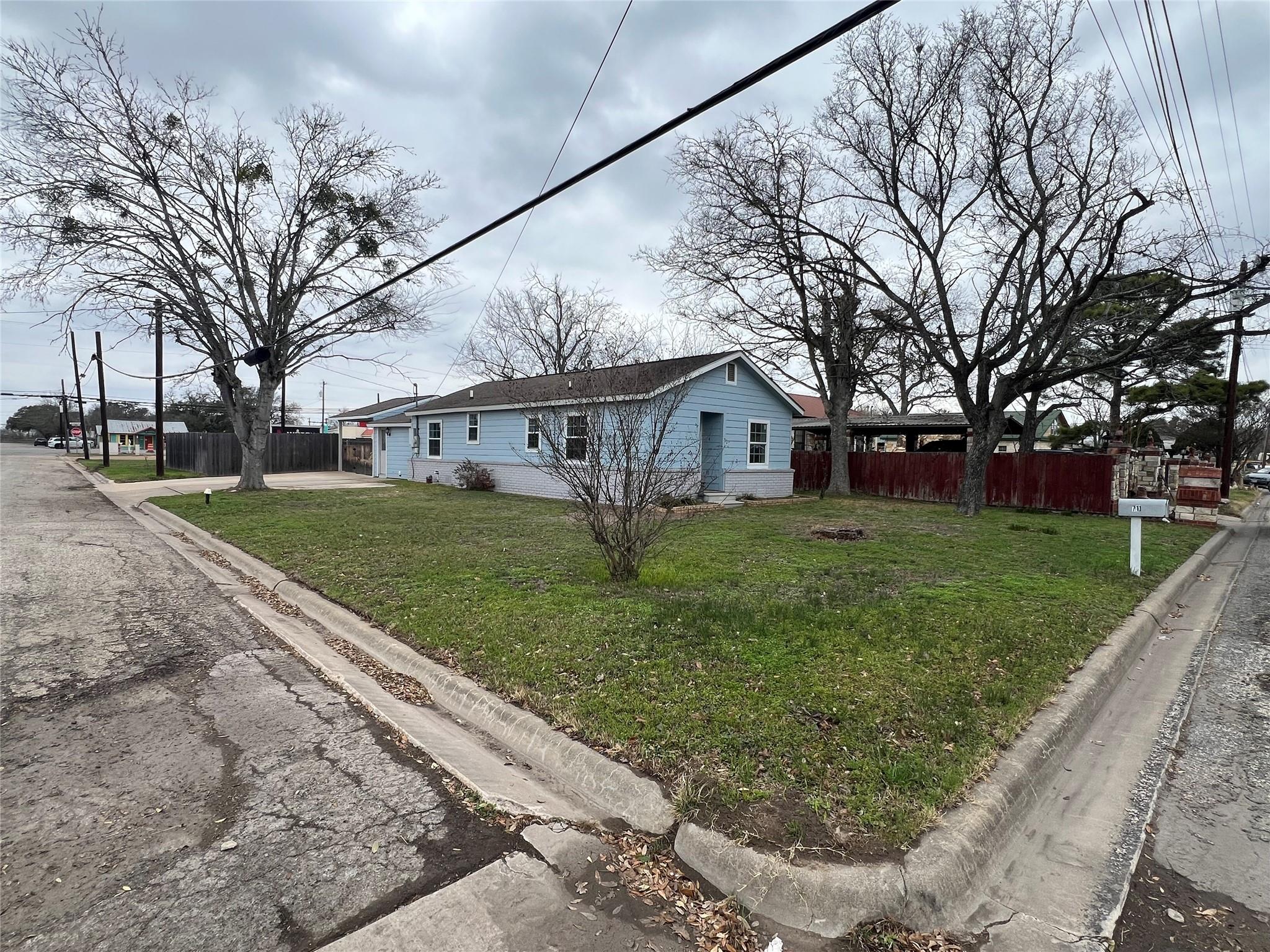 711 N Grimes Street