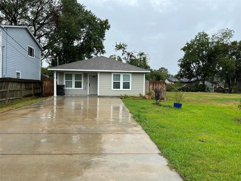 Photo of 4114 Brown Street, Bacliff, TX 77518 (MLS # 94645660)