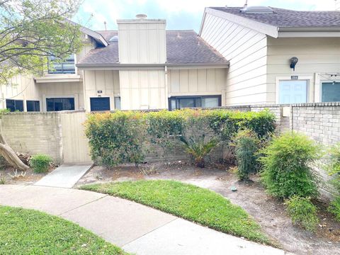 Photo of 3166 Windchase Boulevard #465, Houston, TX 77082 (MLS # 80580717)