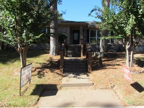 Photo of 603 Hillcrest Drive Dr, Huntsville, TX 77340 (MLS # 28374221)