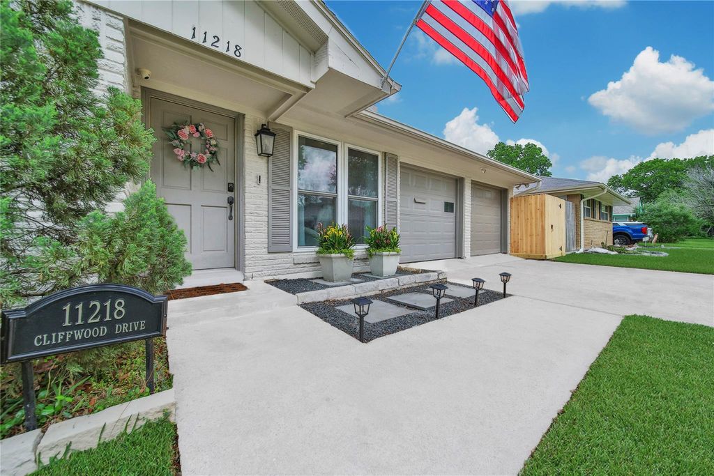 Photo of 11218 Cliffwood Drive, Houston, TX 77035 (MLS # 36732304)