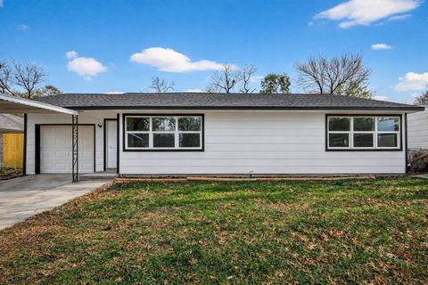 Photo of 5833 Southlea Street, Houston, TX 77033 (MLS # 80103031)