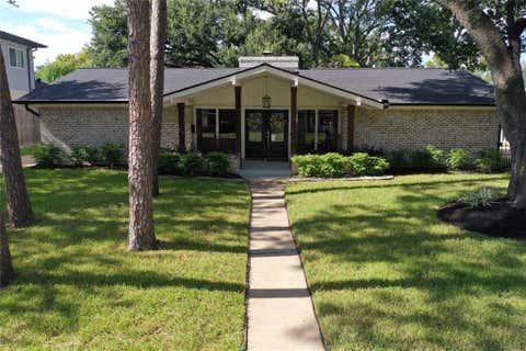 Photo of 10610 Chevy Chase Drive, Houston, TX 77042 (MLS # 23089429)