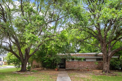 Photo of 4958 Wigton Drive, Houston, TX 77096 (MLS # 13902792)