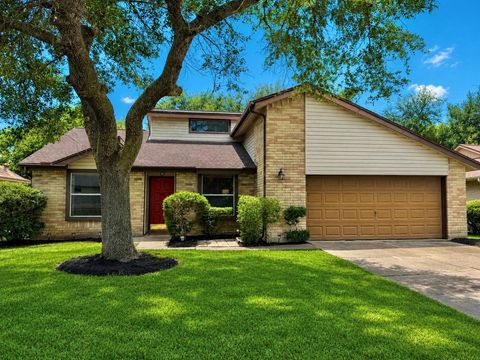 Photo of 14 Sarita Rd RD, Angleton, TX 77515 (MLS # 86117406)