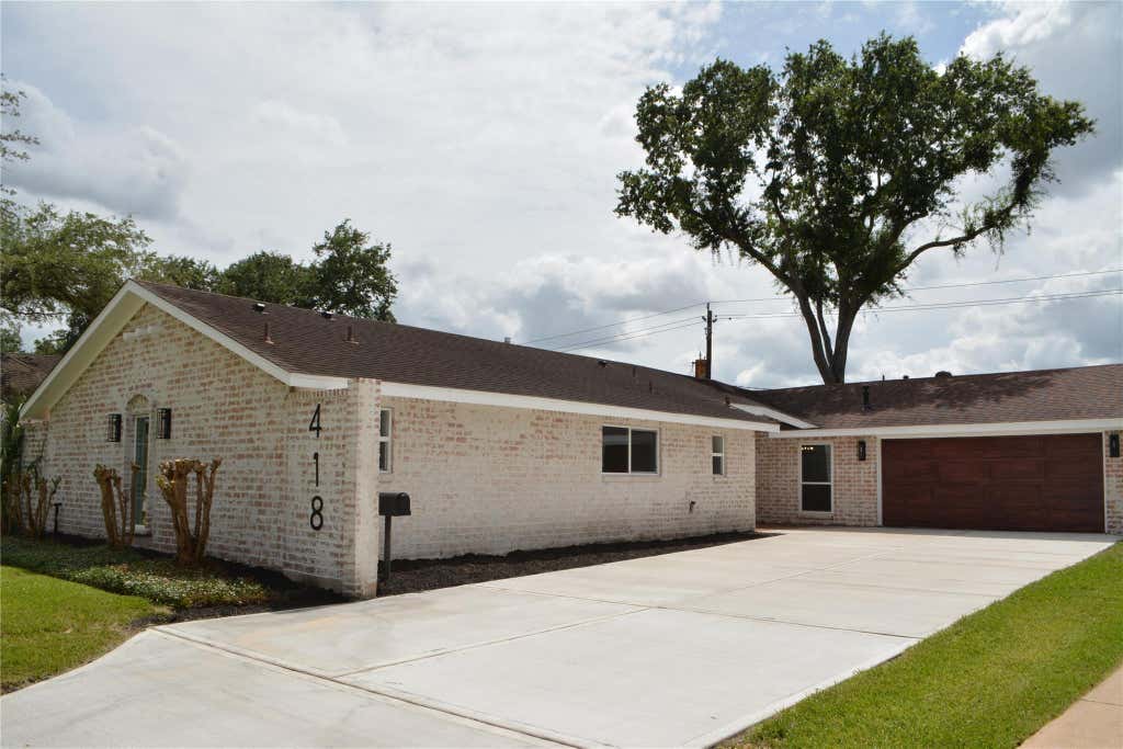Photo of 418 Briar Hill Drive, Houston, TX 77042 (MLS # 9628752)