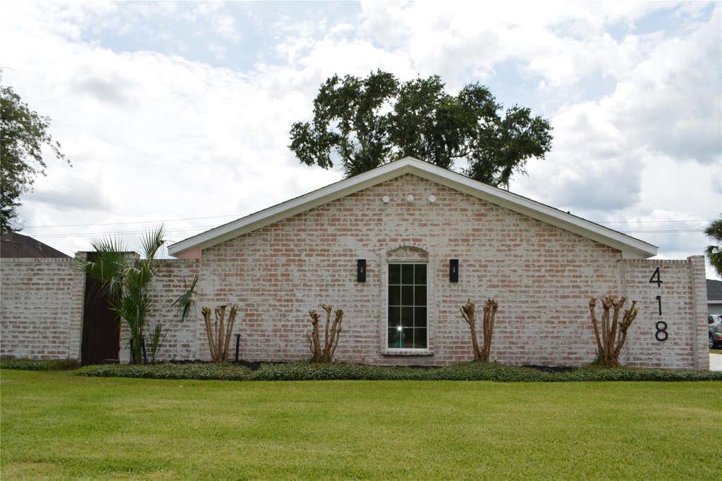 Photo of 418 Briar Hill Drive, Houston, TX 77042 (MLS # 9628752)