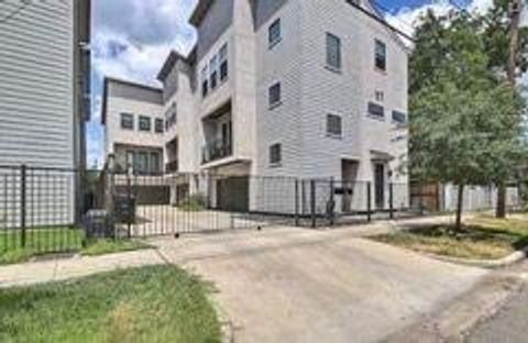 Photo of 2403 Everett Street #C, Houston, TX 77009 (MLS # 67120966)