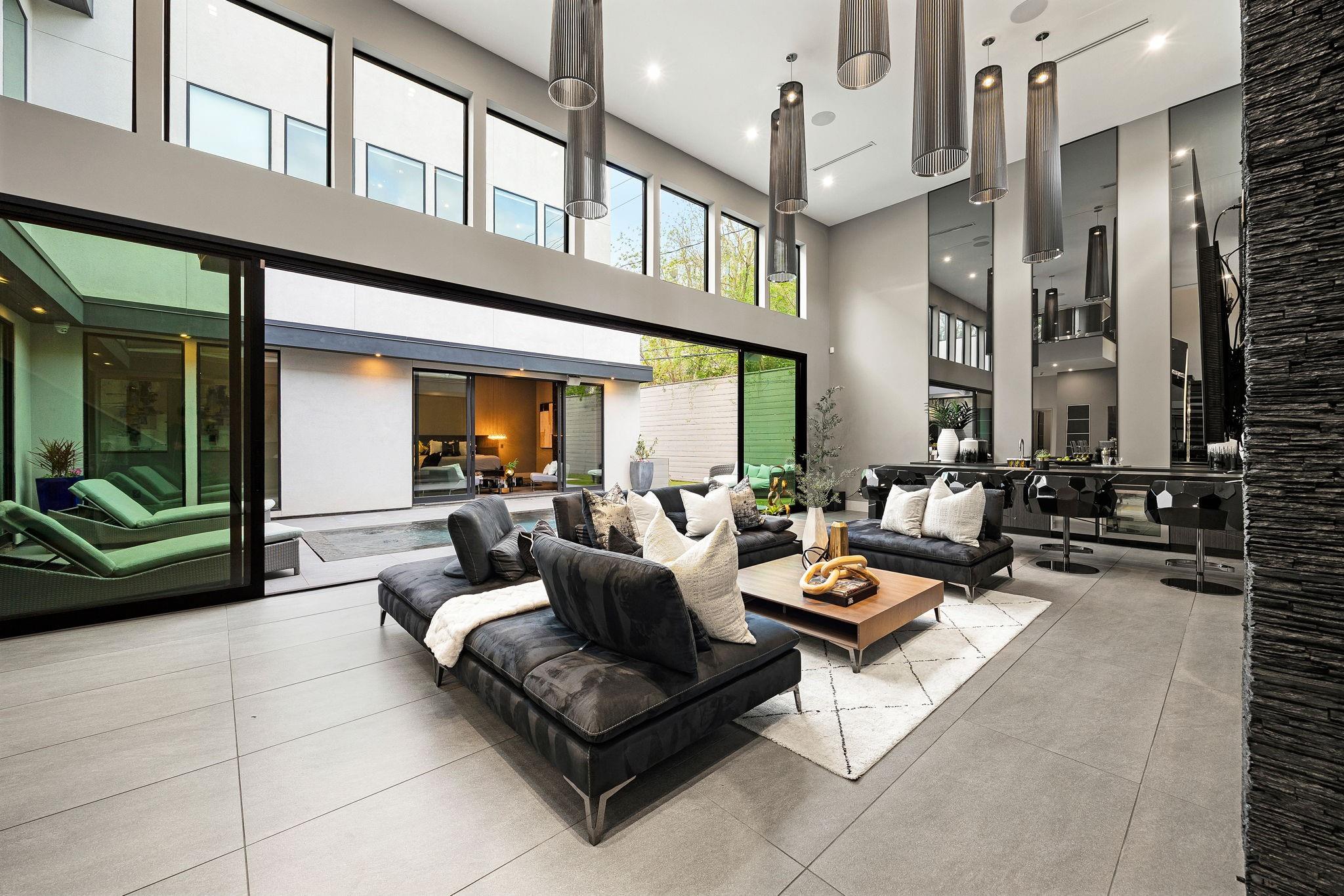 2302 Suffolk Drive