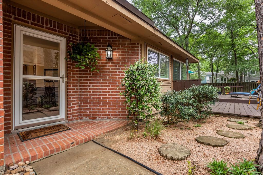 Photo of 61 N Rushwing Circle, The Woodlands, TX 77381 (MLS # 24527667)