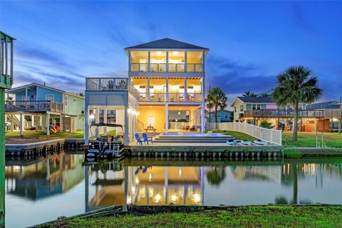 Photo of 16515 Nassau Way, Jamaica Beach, TX 77554 (MLS # 44395182)