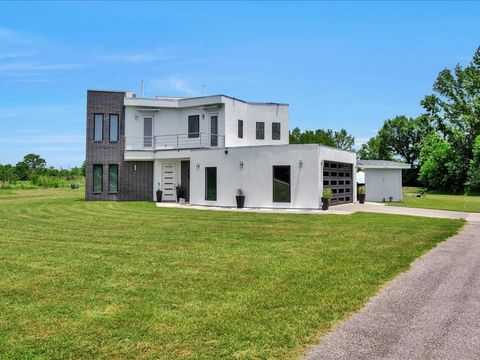 Photo of 129 White Oak Loop, Lufkin, TX 75901 (MLS # 97443395)