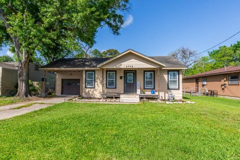 Photo of 3748 Grant Avenue, Groves, TX 77619 (MLS # 98335503)