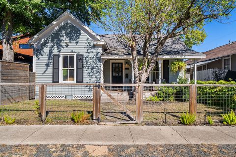 Photo of 721 W 12th Street, Houston, TX 77008 (MLS # 80070709)
