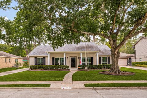 Photo of 10626 Holly Springs Drive, Houston, TX 77042 (MLS # 96749449)