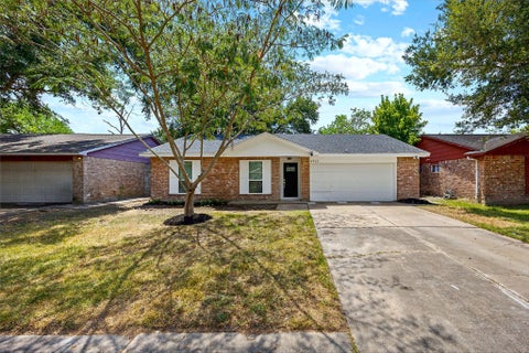 Homes For Sale - 4923 Beechaven Street<br/> Fort Bend County, Houston, TX 77053
