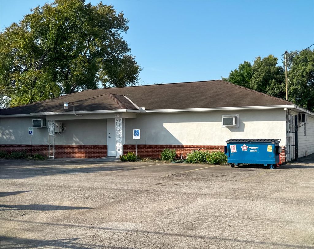 Photo of 6122 Jessamine Street, Houston, TX 77081 (MLS # 11198376)