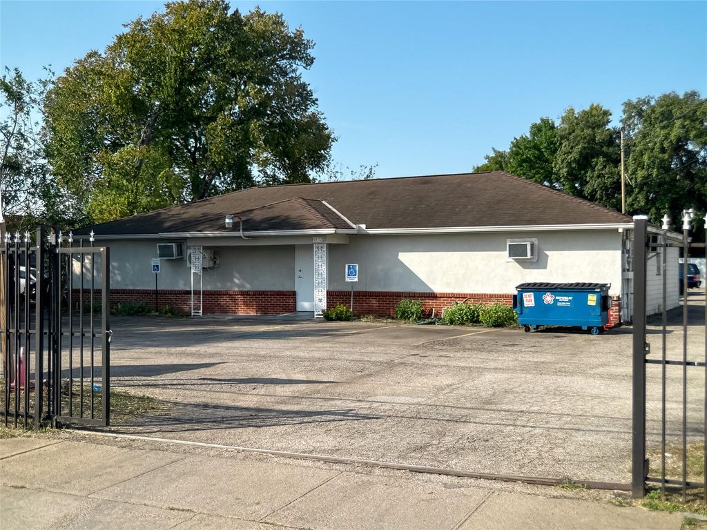 Photo of 6122 Jessamine Street, Houston, TX 77081 (MLS # 11198376)