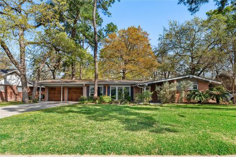Photo of 10134 Hanka Drive, Houston, TX 77043 (MLS # 25417773)