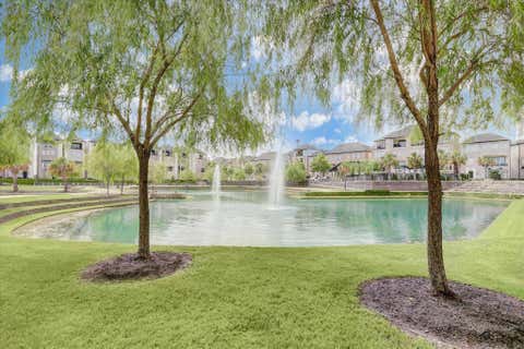 Townhouse For Sale - 6140 Cottage Grove Lake Drive<br/> Houston, TX 77007