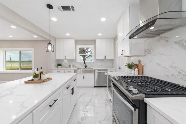 Photo 1 of 32 — 13431 Vrlla Road, Guy, TX 77444