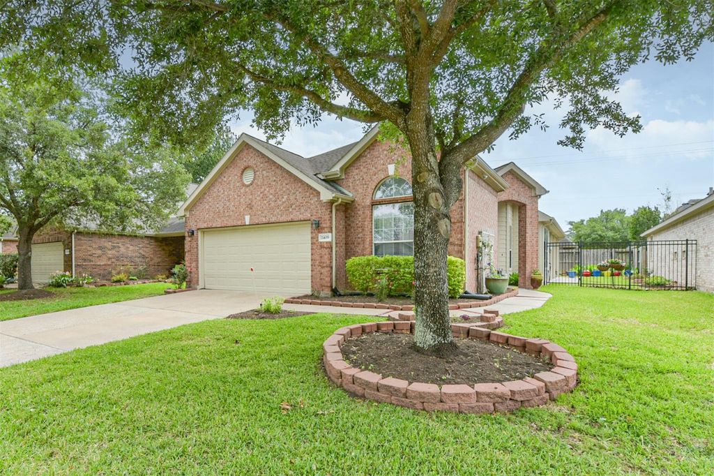 Photo of 2409 Ameno Drive, Pearland, TX 77581 (MLS # 77335877)