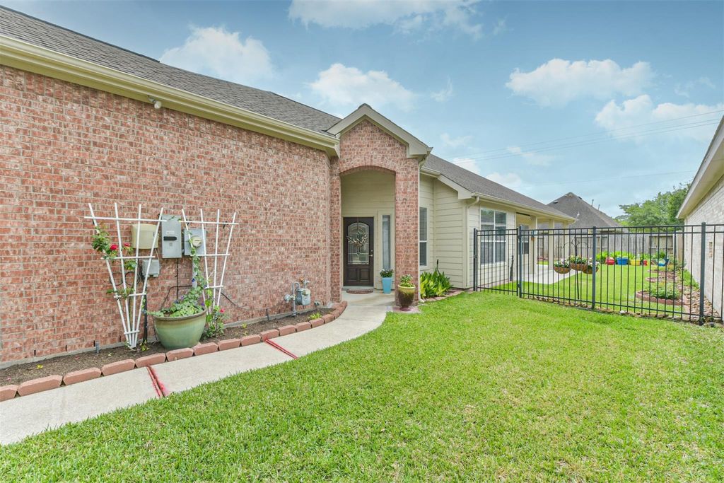 Photo of 2409 Ameno Drive, Pearland, TX 77581 (MLS # 77335877)