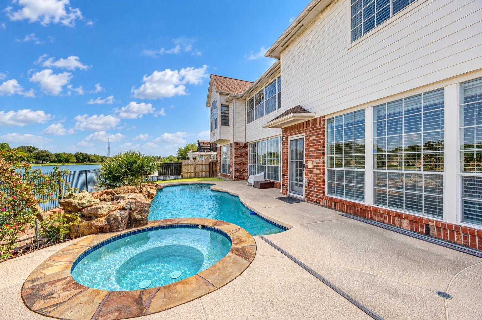 1907 Waterside Drive