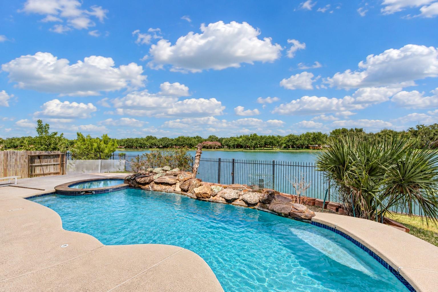 1907 Waterside Drive