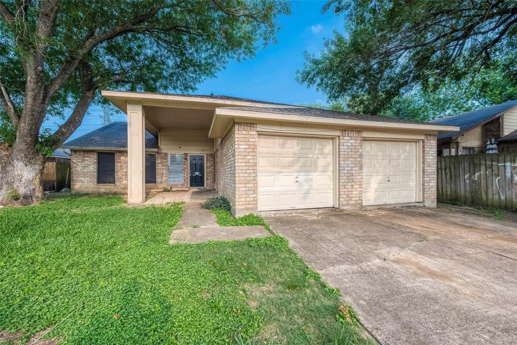 Photo of 11203 Pender Lane, Houston, TX 77477 (MLS # 55450232)