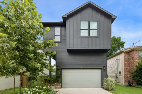 Photo of 810 E 39th Street, Houston, TX 77022 (MLS # 49339667)
